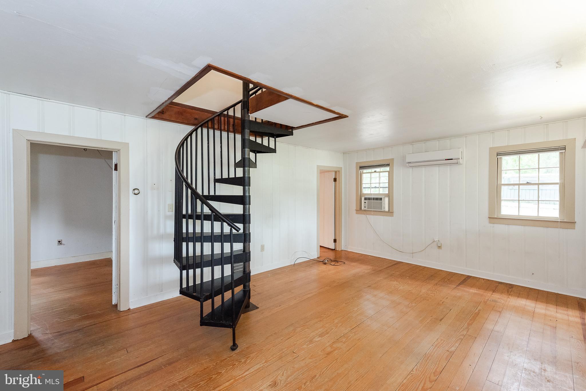 1287 Magothy Road Pasadena, MD 21122 - Photo 5 of 29 Living Room