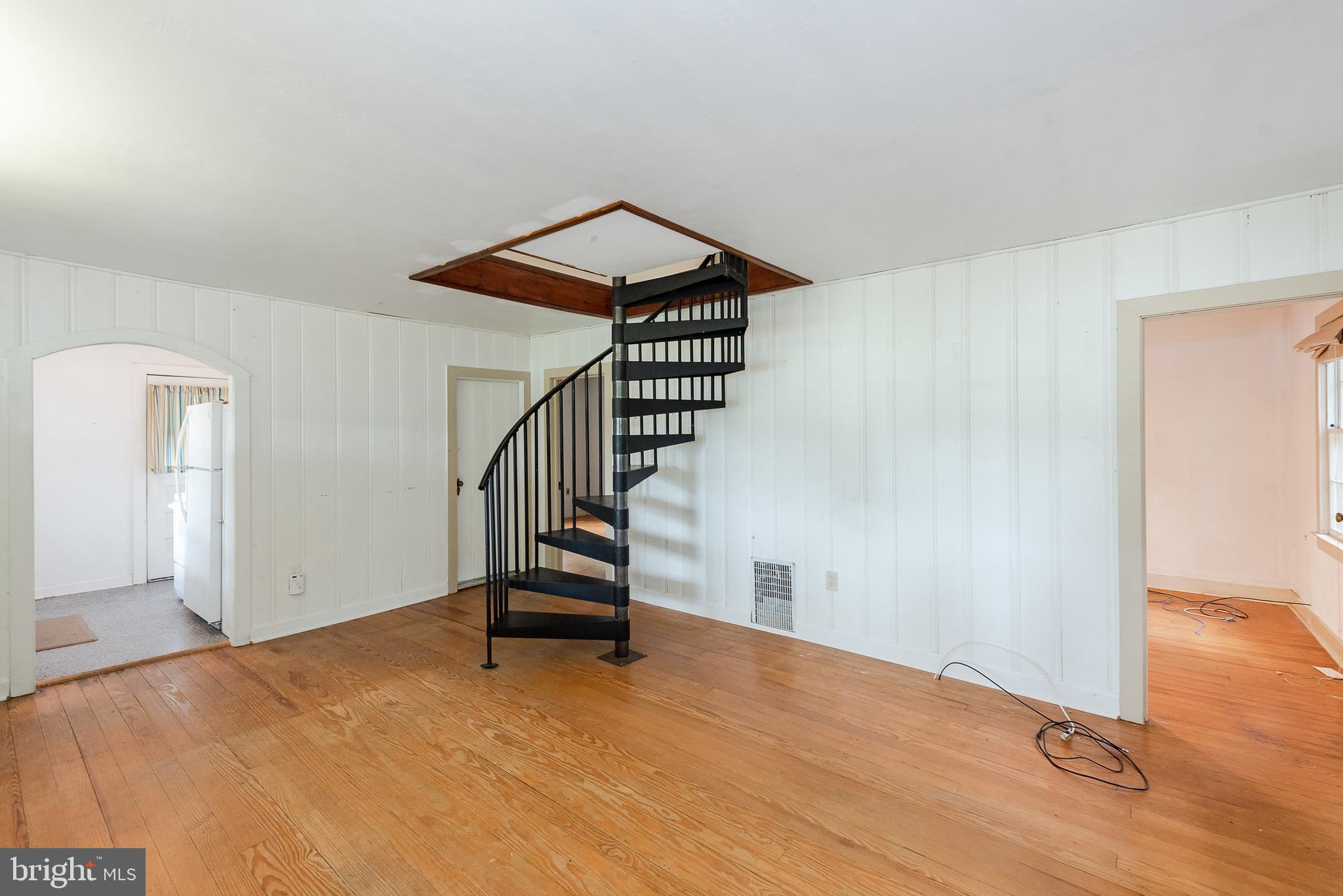1287 Magothy Road Pasadena, MD 21122 - Photo 6 of 29 Living Room
