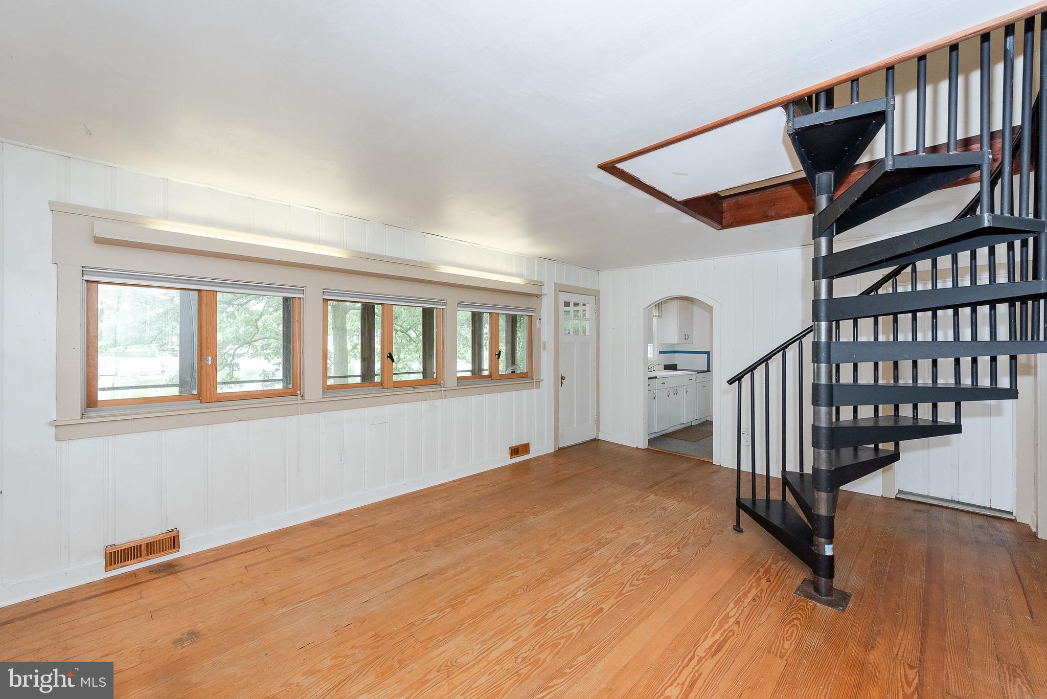 1287 Magothy Road Pasadena, MD 21122 - Photo 7 of 29 Living Room