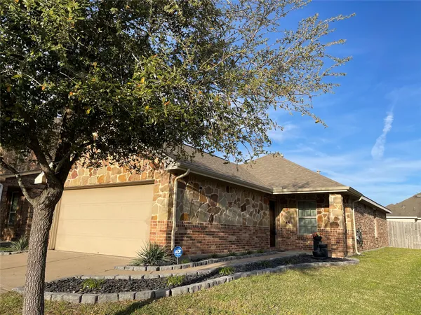 a view of a house with a yard balcony