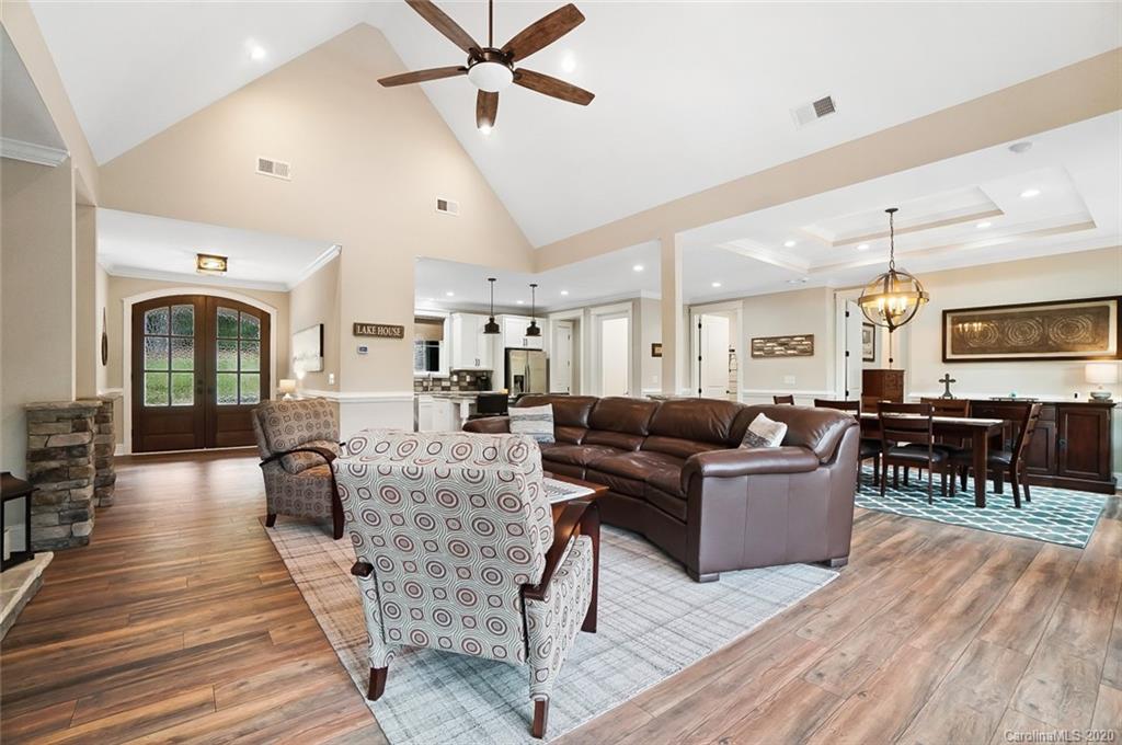 8728 Island Point Road Charlotte, NC 28278 - Photo 7 of 47 Gallery Image 7
