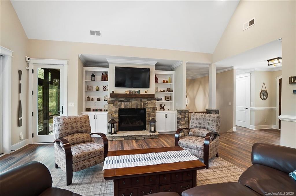 8728 Island Point Road Charlotte, NC 28278 - Photo 8 of 47 Gallery Image 8