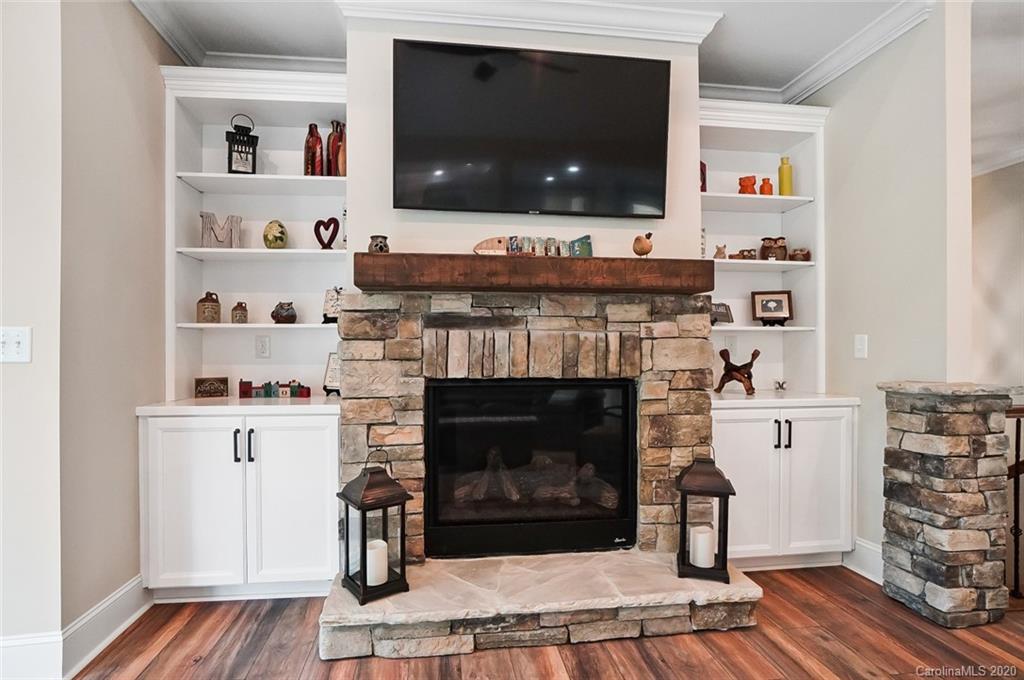 8728 Island Point Road Charlotte, NC 28278 - Photo 9 of 47 Gallery Image 9
