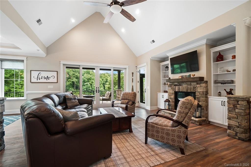8728 Island Point Road Charlotte, NC 28278 - Photo 10 of 47 Gallery Image 10