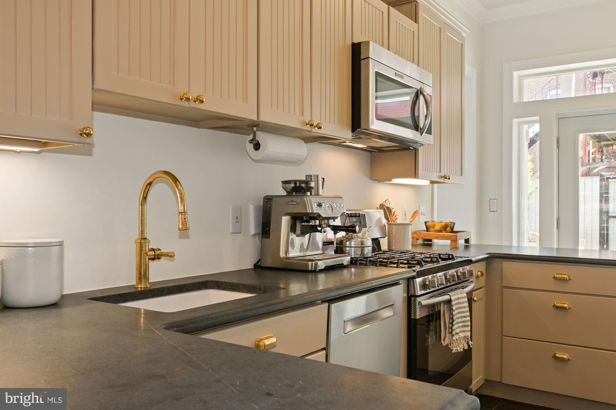 907 F Street Northeast Washington, DC 20002 - Photo 13 of 32 Gallery Image 13