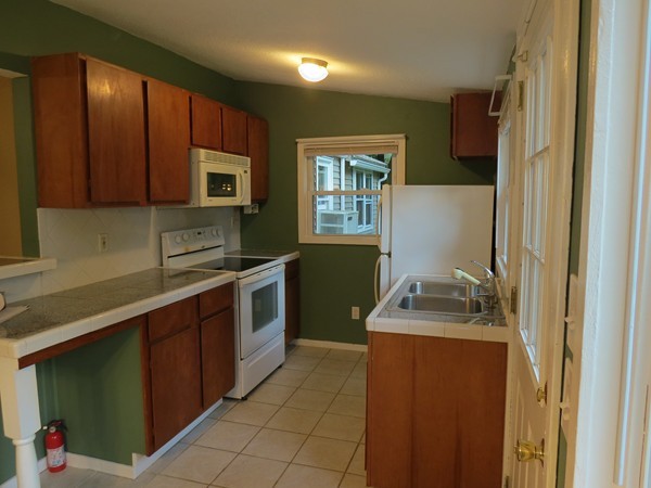 221 Mashapaug Road Holland, MA 01521 - Photo 10 of 25 Gallery Image 10