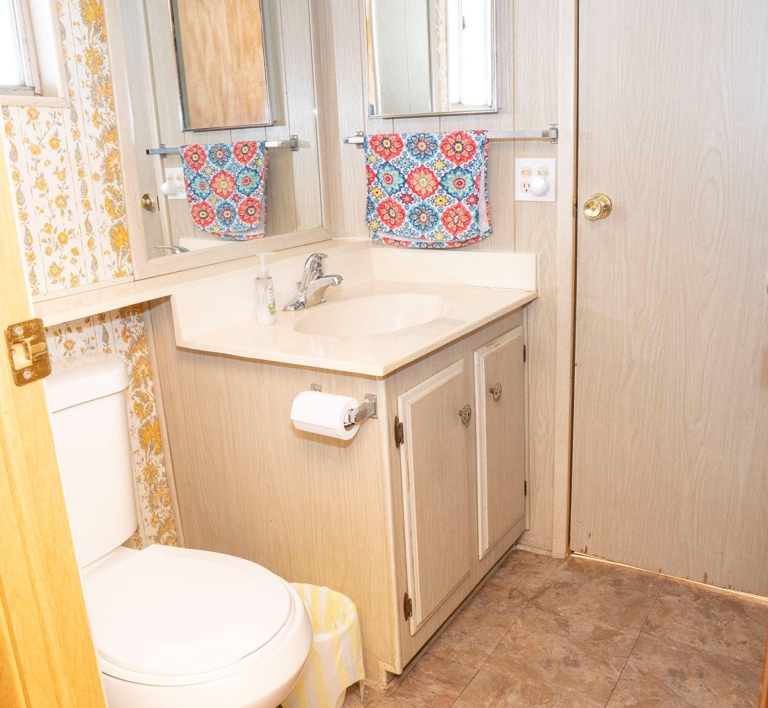 1500 Villa Avenue, Unit 117 Clovis, CA 93612 - Photo 28 of 31 a bathroom with a sink and a mirror