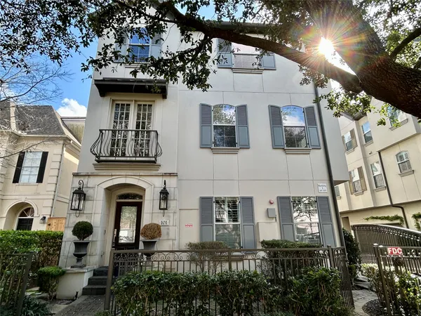 $3,000 | 4031 Bellefontaine, Unit 101, Houston, TX 77025