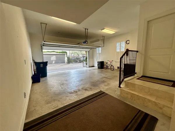 $3,000 | 4031 Bellefontaine, Unit 101, Houston, TX 77025