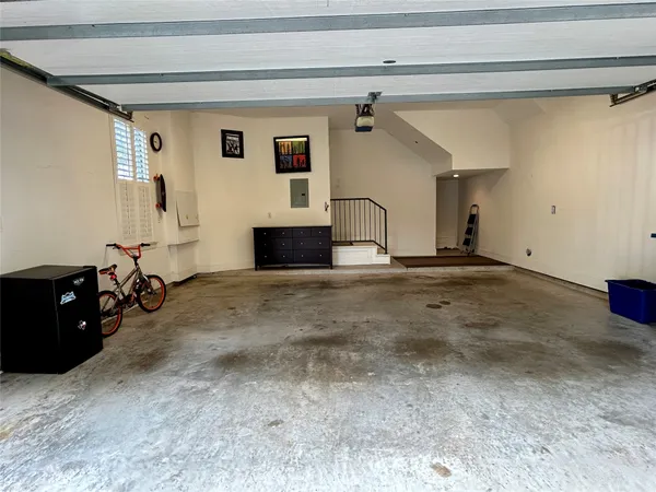 $3,000 | 4031 Bellefontaine, Unit 101, Houston, TX 77025