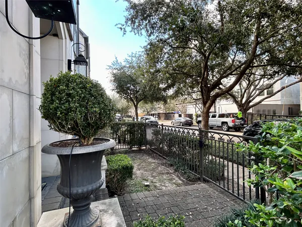 $3,000 | 4031 Bellefontaine, Unit 101, Houston, TX 77025