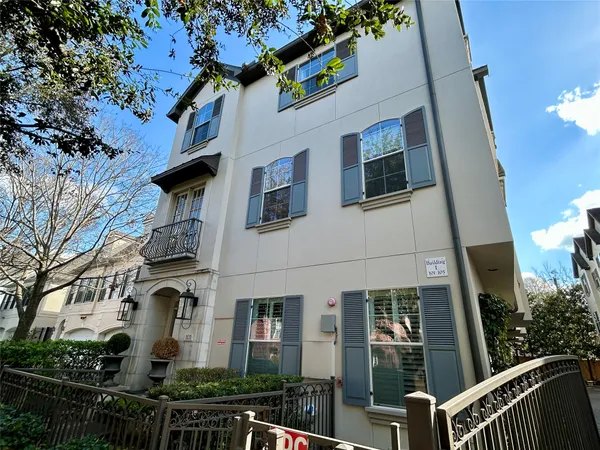 $3,000 | 4031 Bellefontaine, Unit 101, Houston, TX 77025