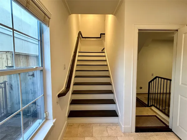 $3,000 | 4031 Bellefontaine, Unit 101, Houston, TX 77025