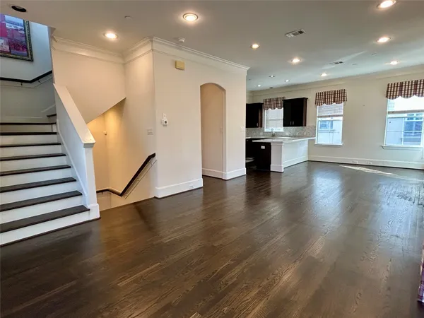 $3,000 | 4031 Bellefontaine, Unit 101, Houston, TX 77025