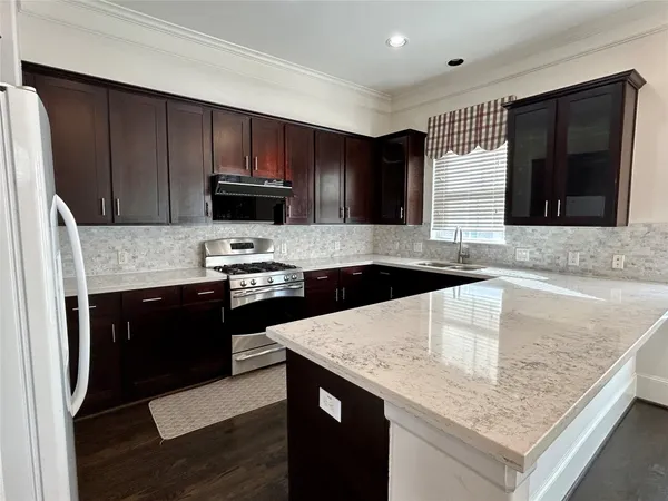 $3,000 | 4031 Bellefontaine, Unit 101, Houston, TX 77025