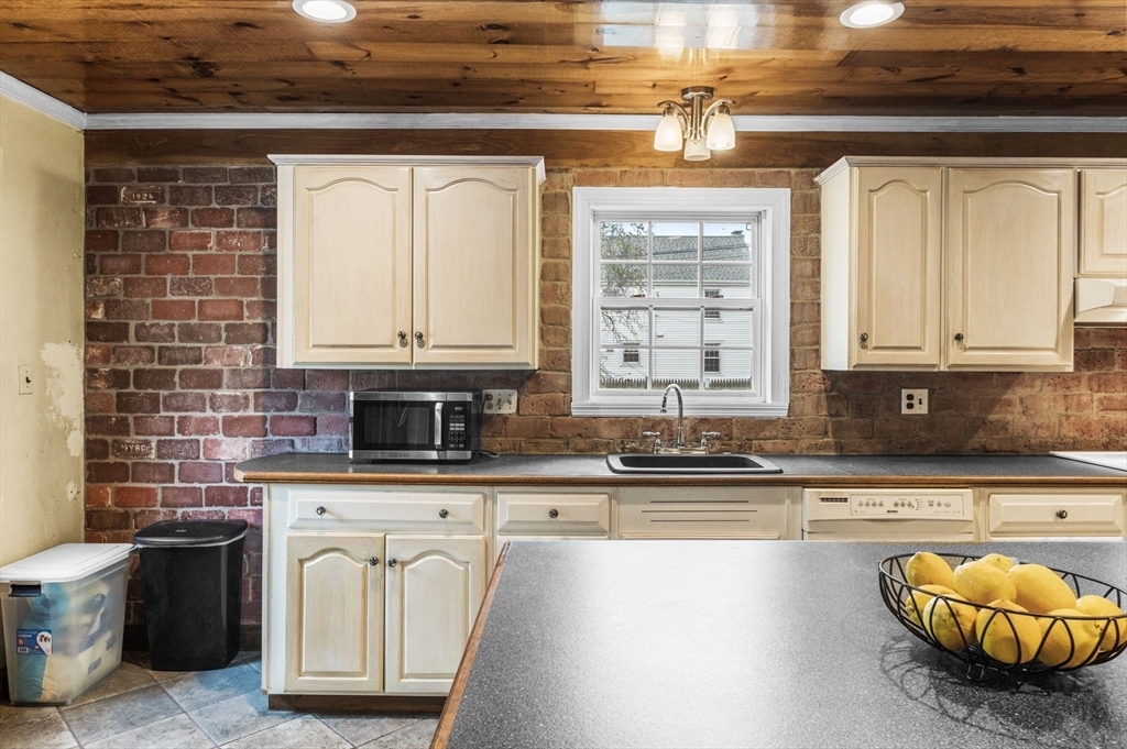 5 Sevinor Road Marblehead, MA 01945 - Photo 14 of 27