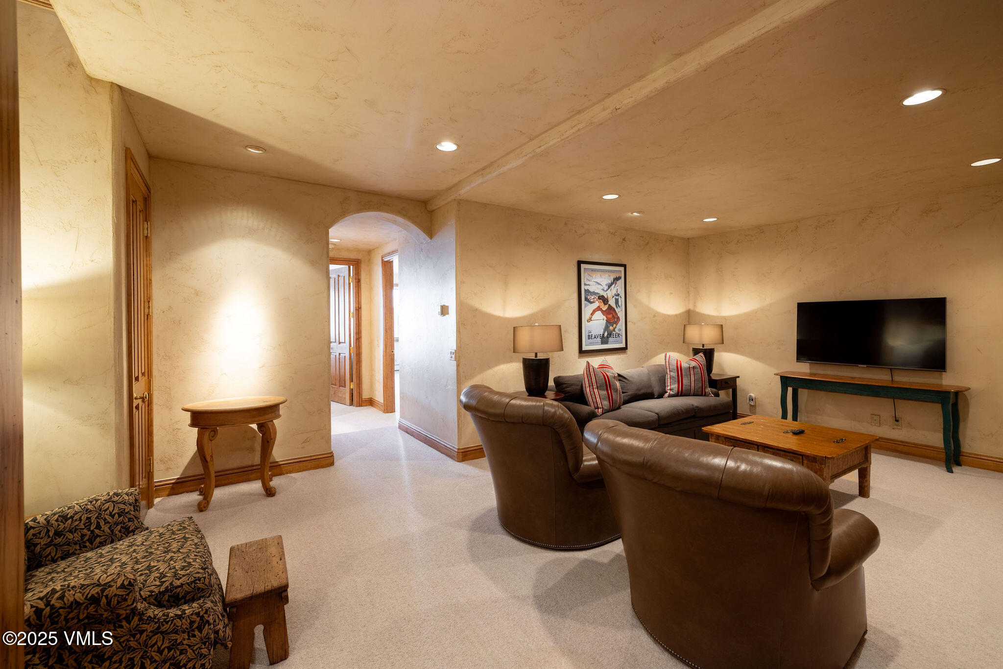 335 Aspen Lane, Unit 15 Beaver Creek, CO 81620 - Photo 15 of 32 2502_335_aspen_ln_15_interior_family_a