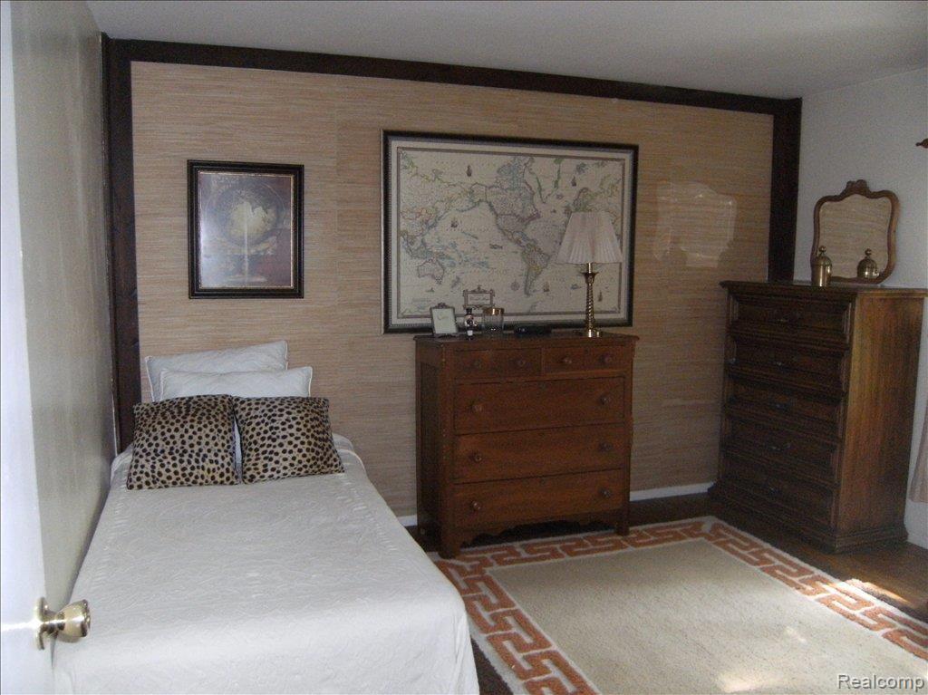 1095 Hemlock Drive Rochester, MI 48307 - Photo 13 of 15 2011_0521momhouse0020