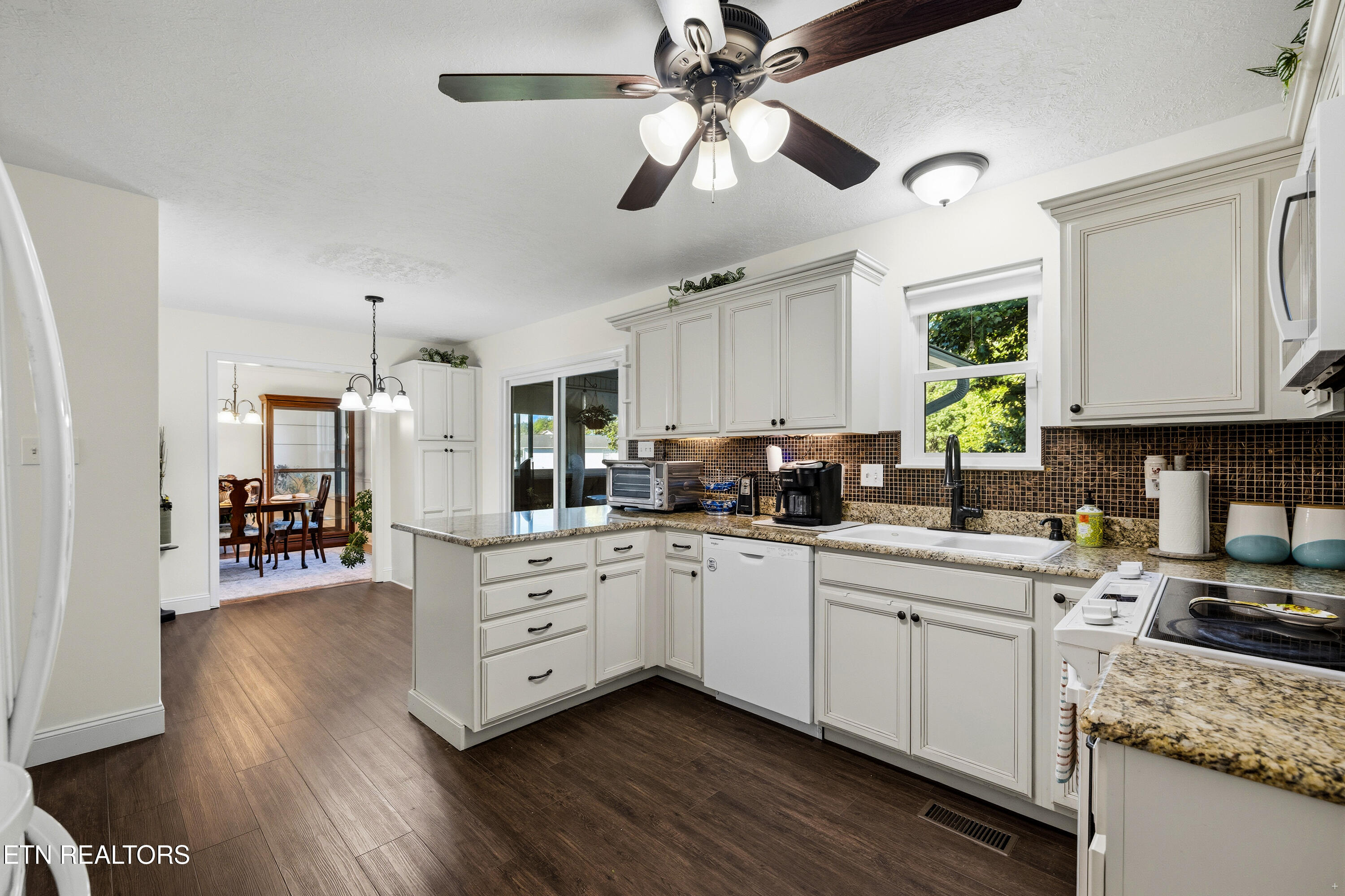 6835 Rambling Brooks Lane Knoxville, TN 37918 - Photo 13 of 35 Kitchen