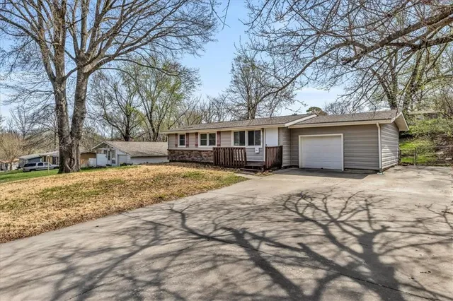 $195,000 | 5713 North Woodland Avenue, Kansas City, MO 64118