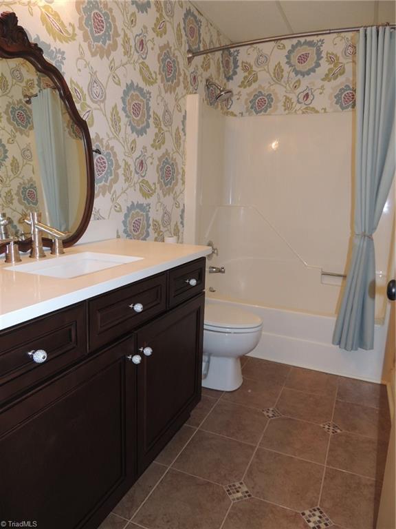 7522 Lasater Road Clemmons, NC 27012 - Photo 38 of 45 Lower level bath