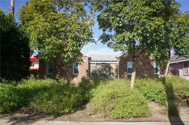 a view of a house with a tree
