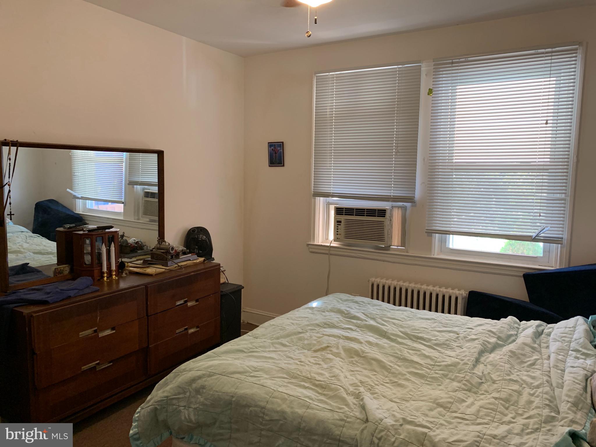 922 Elm Ridge Avenue Baltimore, MD 21229 - Photo 17 of 22 Large bedroom with ceiling fan