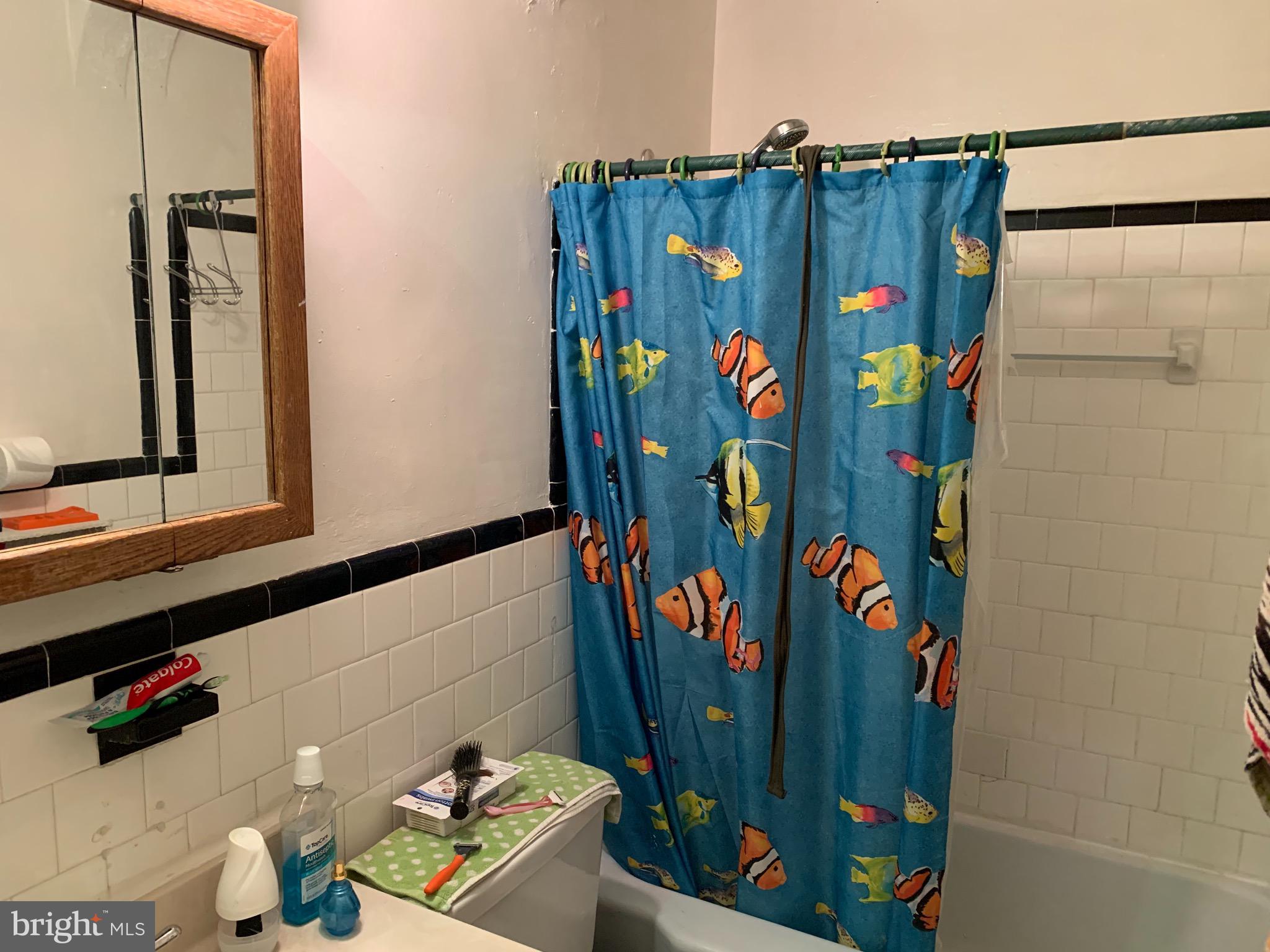 922 Elm Ridge Avenue Baltimore, MD 21229 - Photo 18 of 22 Full bath with tub/shower