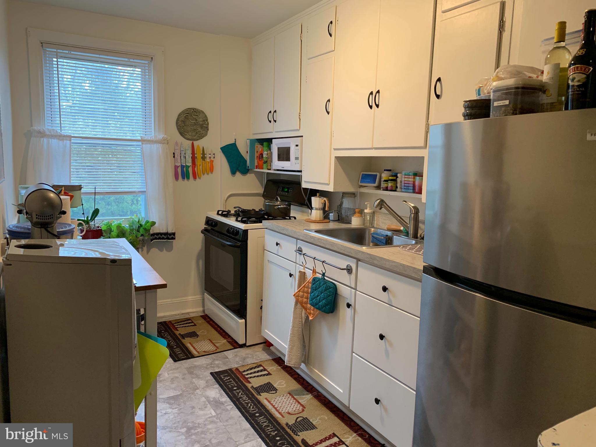 922 Elm Ridge Avenue Baltimore, MD 21229 - Photo 5 of 22 Tons of cabinets & updated counter