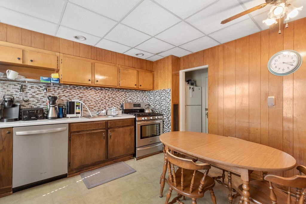 46 Clewley Road Medford, MA 02155 - Photo 19 of 30 Gallery Image 19