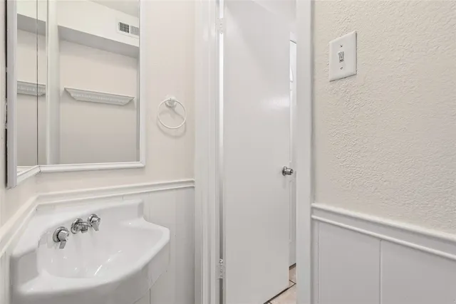 $1,500 | 2800 Westhill Drive, Unit 102, Austin, TX 78704