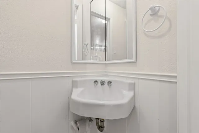 $1,500 | 2800 Westhill Drive, Unit 102, Austin, TX 78704