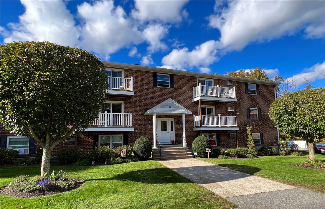 395 Mendon Road, Unit D1 North Smithfield, RI 02896 - Photo 2 of 11