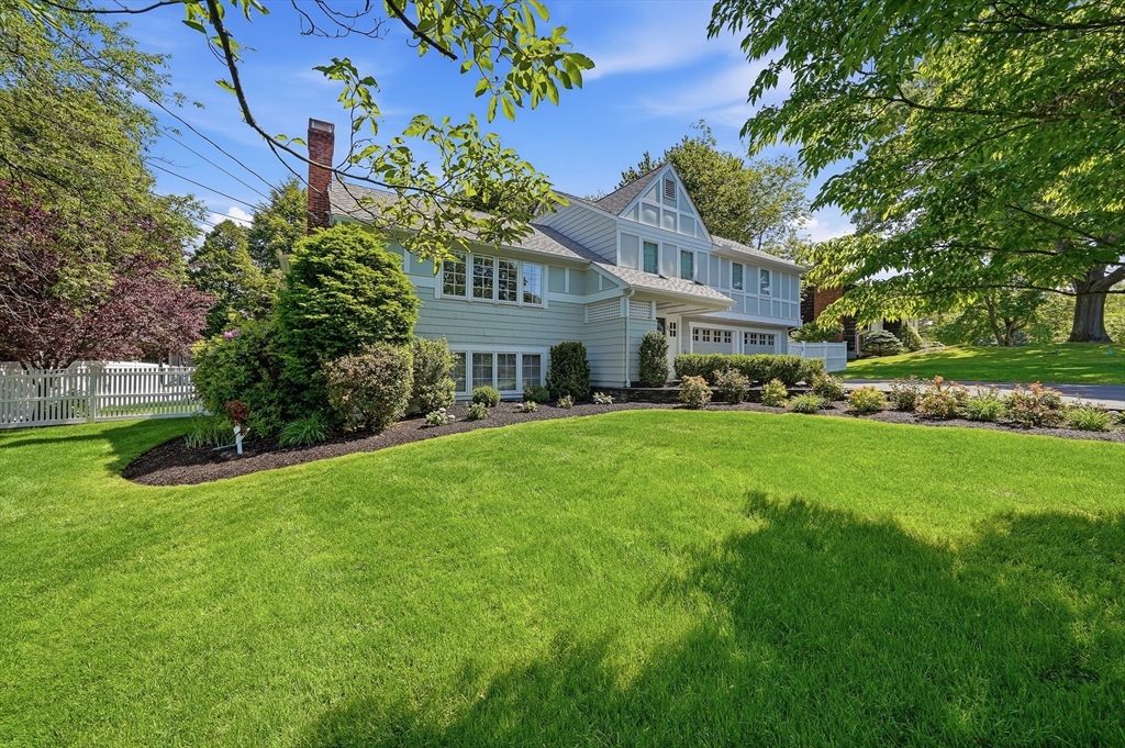 22 Hollywood Road Winchester, MA 01890 - Photo 2 of 39