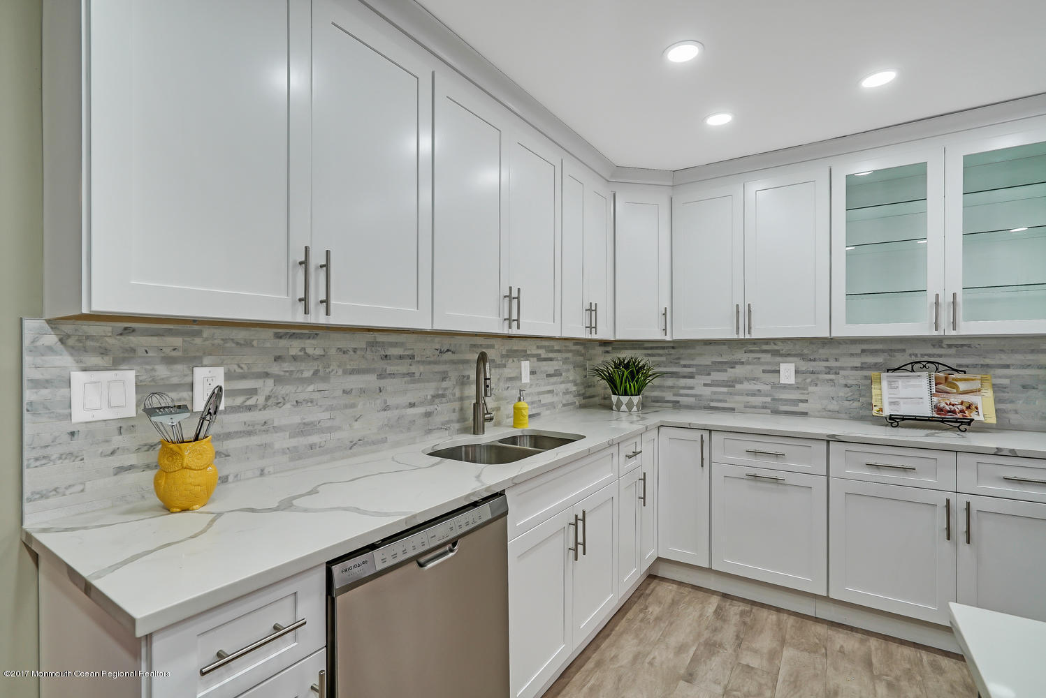 35 Michael Drive Middletown, NJ 07748 - Photo 16 of 49 GLASS TILE BACKSPLASH