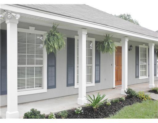 631 Labarre Street Mandeville, LA 70448 - Photo 2 of 18 Gallery Image 2
