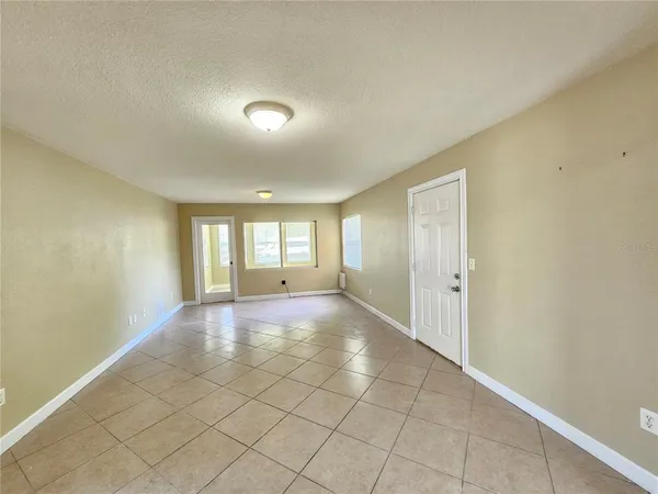 $1,400 | 1365 Drew Street, Unit 102, Clearwater, FL 33755