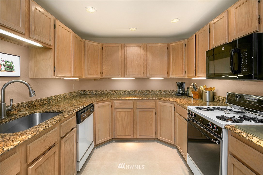 722 North 85th Street, Unit 14 Seattle, WA 98103 - Photo 9 of 15