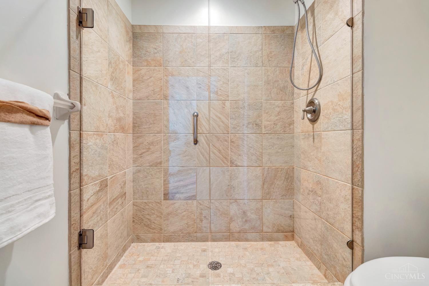 8837 Montgomery Road Cincinnati, OH 45236 - Photo 18 of 31