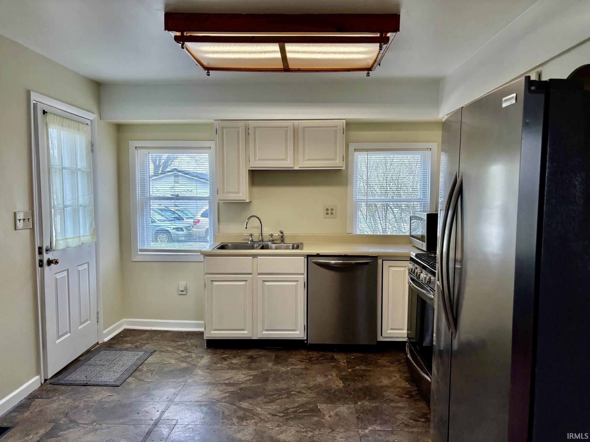3902 South Meridian Street Marion, IN 46953 - Photo 4 of 26