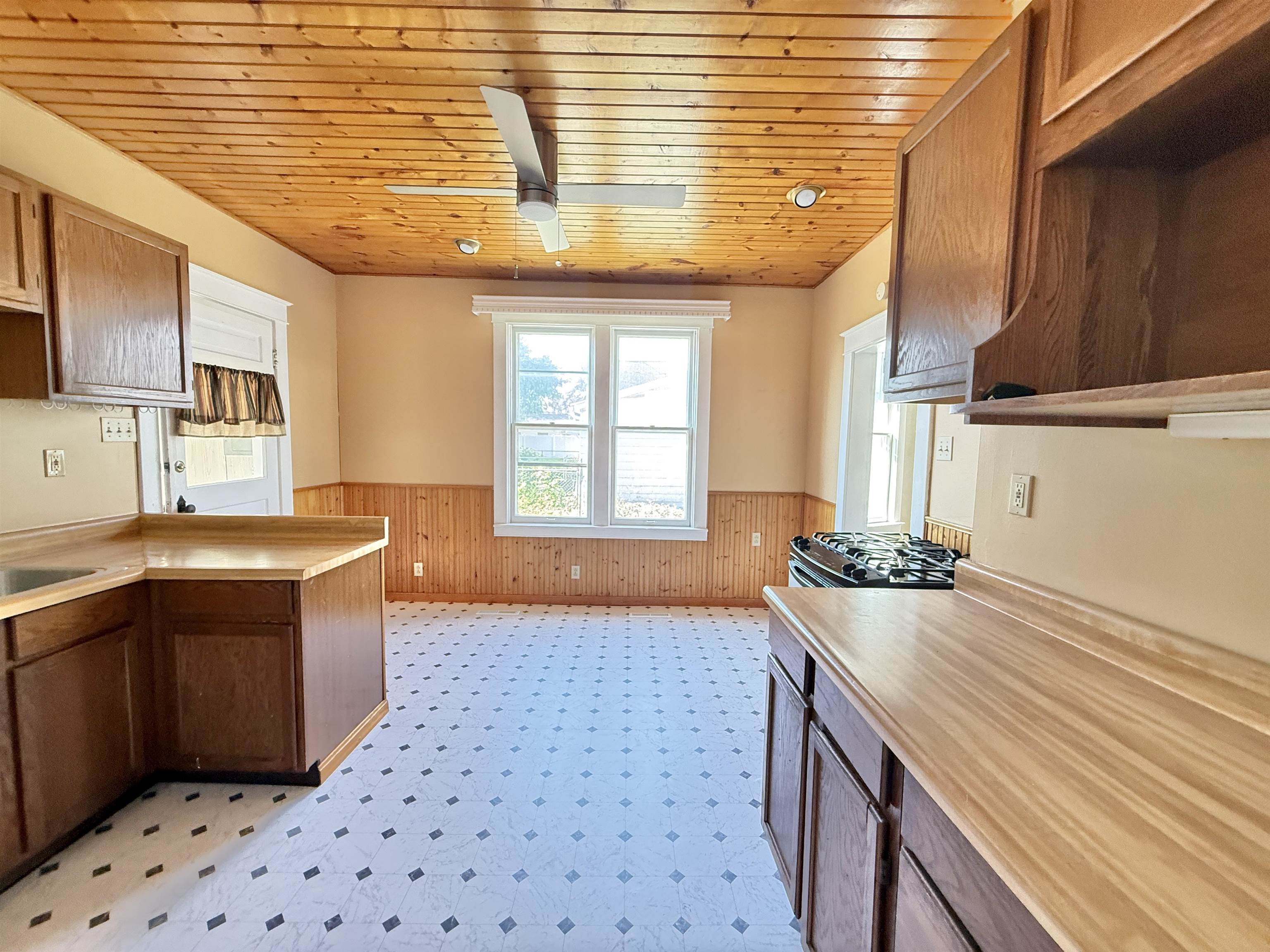 1013 South Jackson Street Bay City, MI 48708 - Photo 14 of 37