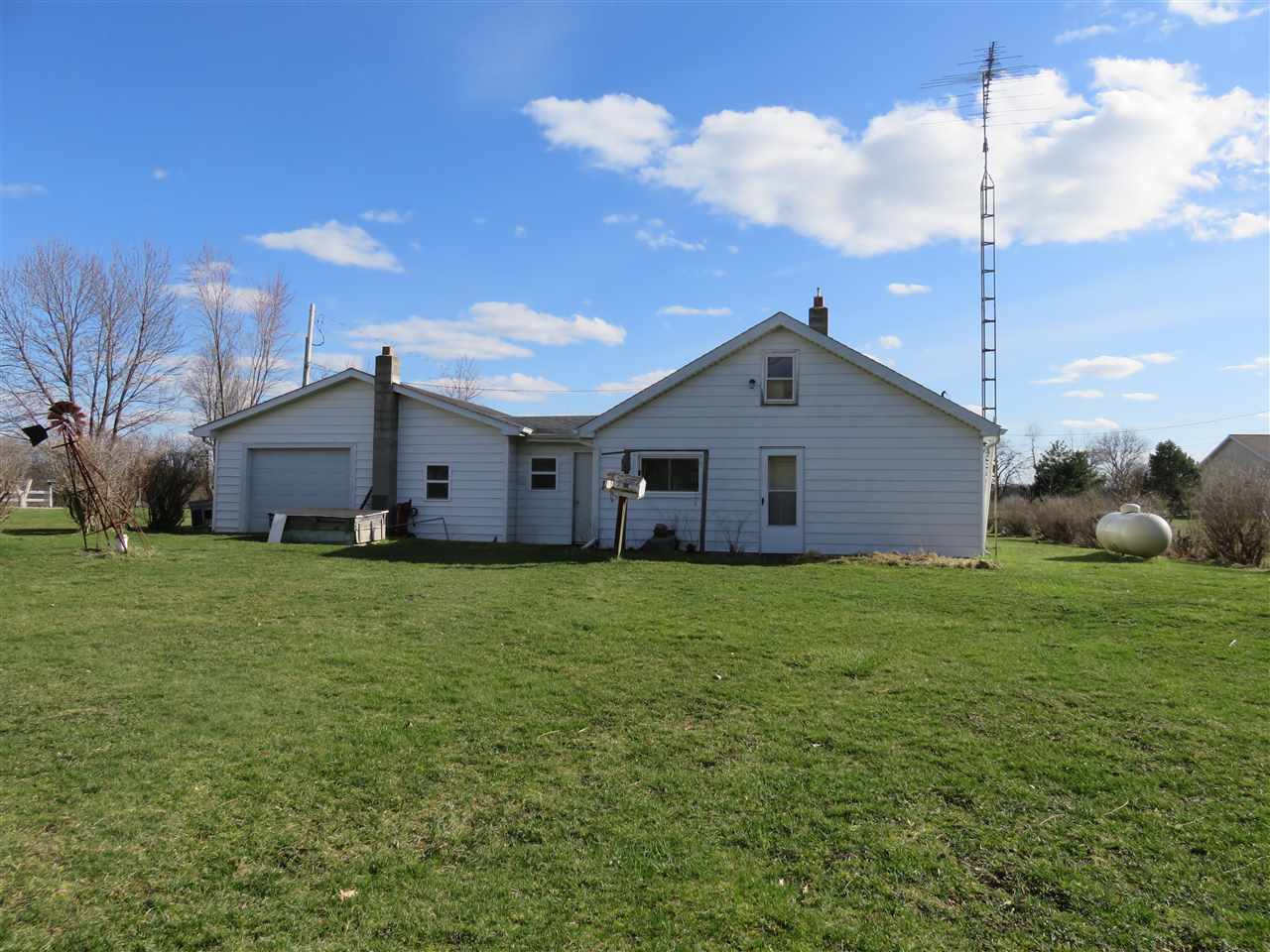 5383 Lansing Road Bancroft, MI 48414 - Photo 9 of 10 31284183-8.JPG