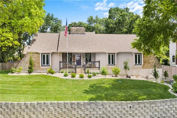 $475,000 | 401 Northeast Landings Drive, Lee's Summit, MO 64064