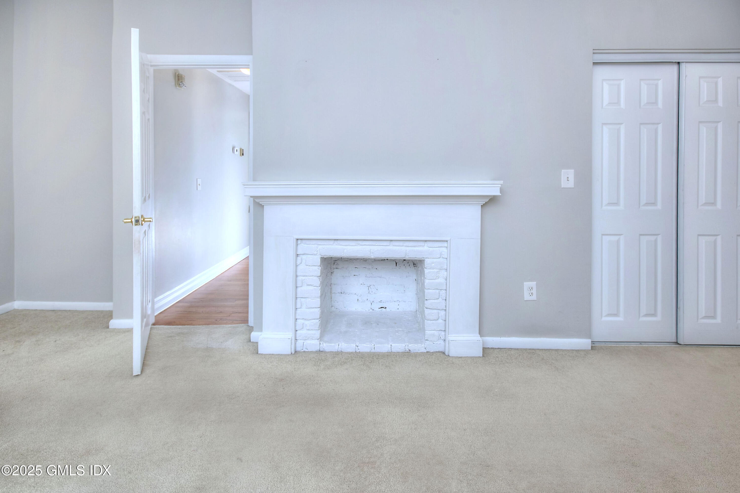 300 Soundview Avenue, Unit DUPLEX Fairfield, CT 06825 - Photo 23 of 27 a view of an empty room and fire place