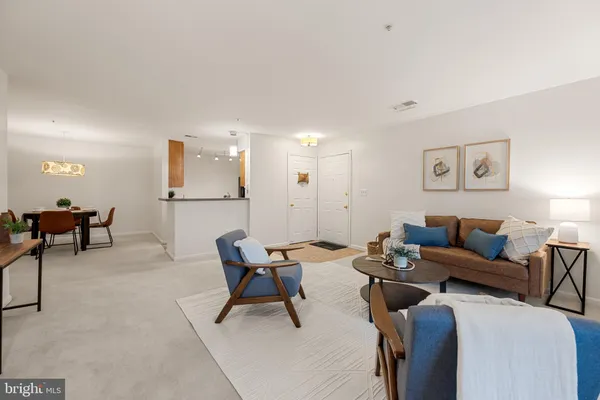 $2,800 | 6111 Wigmore Lane, Unit F, Alexandria, VA 22315