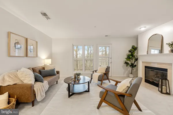 $2,800 | 6111 Wigmore Lane, Unit F, Alexandria, VA 22315