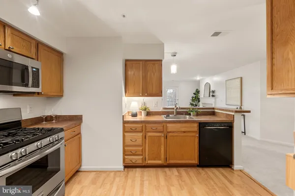 $2,800 | 6111 Wigmore Lane, Unit F, Alexandria, VA 22315