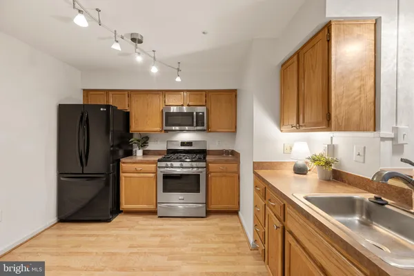 $2,800 | 6111 Wigmore Lane, Unit F, Alexandria, VA 22315