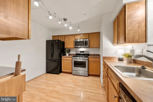 $2,800 | 6111 Wigmore Lane, Unit F, Alexandria, VA 22315