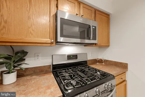 $2,800 | 6111 Wigmore Lane, Unit F, Alexandria, VA 22315